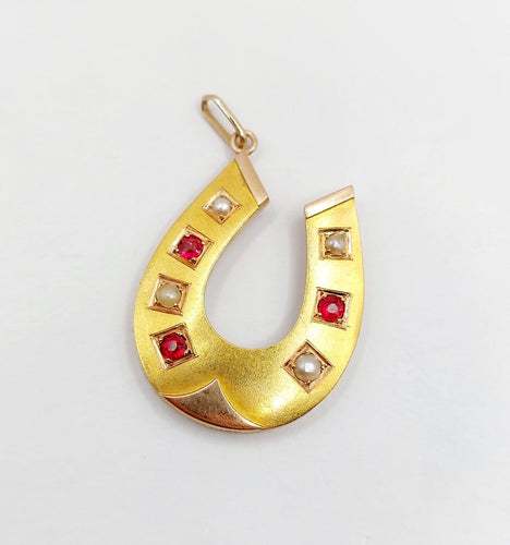 Pendentif fer à cheval en or 18k, perles et verres rouges 58 Facettes A07533