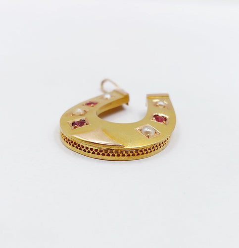 Pendentif fer à cheval en or 18k, perles et verres rouges 58 Facettes A07533