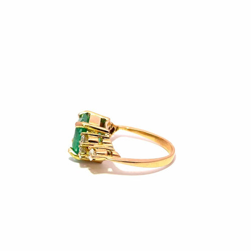 55 Bague en or jaune avec émeraude colombienne et diamants 58 Facettes 50481