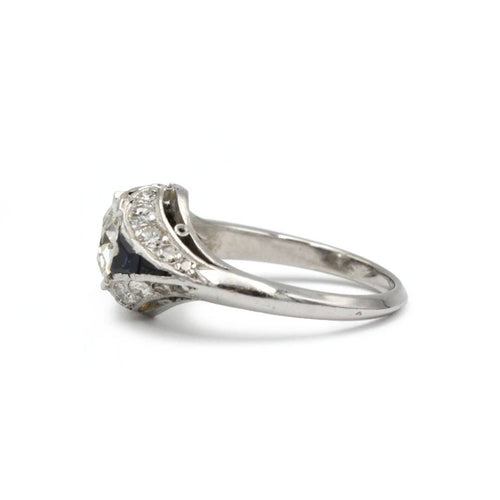 54 Art déco - Bague en platine, diamant central et saphirs 58 Facettes SA024