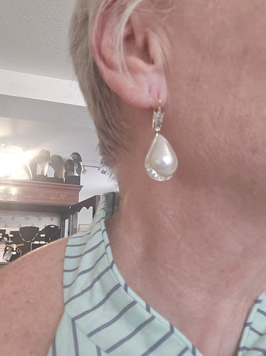 Boucles d'oreilles Boucles d'oreilles vintage en or blanc et jaune 18 ct, perles et diamants 58 Facettes 1