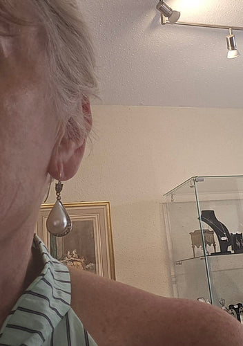 Boucles d'oreilles Boucles d'oreilles vintage en or blanc et jaune 18 ct, perles et diamants 58 Facettes 1