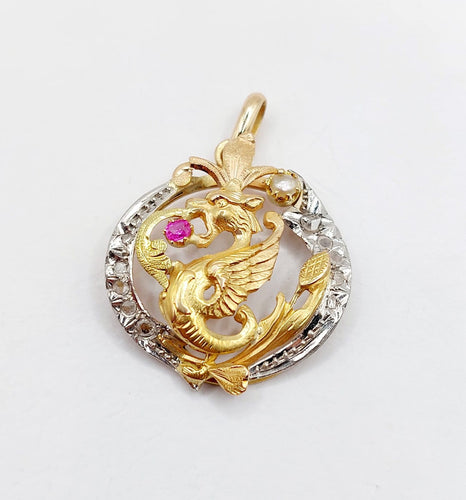 Pendentif chimère en or rose, platine, diamants, perle et rubis 58 Facettes A07495