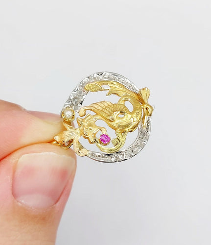 Pendentif chimère en or rose, platine, diamants, perle et rubis 58 Facettes A07495