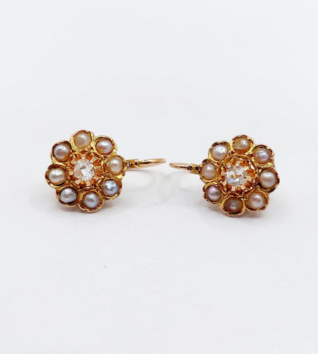 Dormeuses marguerite antiques en or rose 18k, diamants et perles 58 Facettes A07489