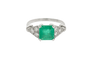 Bague en platine avec émeraude et diamants