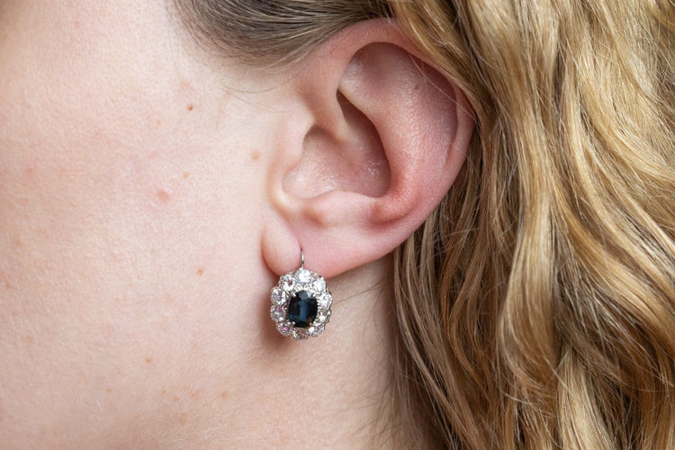 Boucles d'oreilles en or blanc, saphirs et diamants 58 Facettes 13489