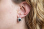 Boucles d'oreilles en or blanc, saphirs et diamants 58 Facettes 13489