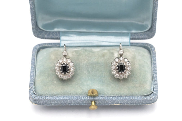 Boucles d'oreilles en or blanc avec saphirs et diamants 58 Facettes 13490