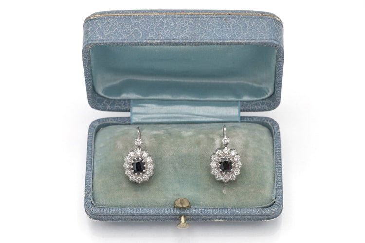 Boucles d'oreilles en or blanc avec saphirs et diamants 58 Facettes 13490