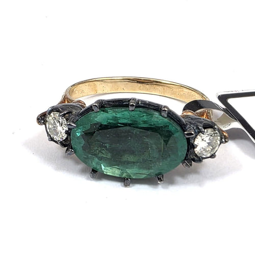 54 Bague en or jaune avec diamants et émeraude 58 Facettes 418/26 H