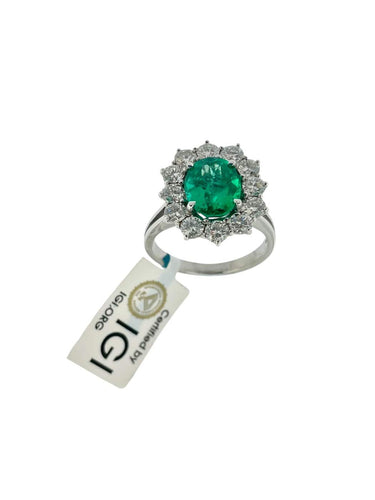 55 Bague Halo en or blanc avec émeraude et diamants 58 Facettes A2084