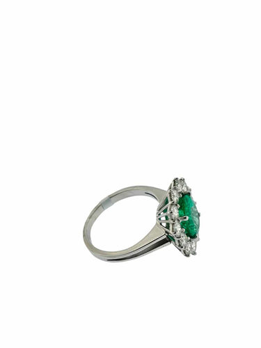 55 Bague Halo en or blanc avec émeraude et diamants 58 Facettes A2084