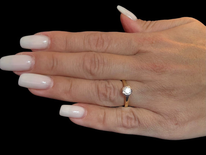 54 Bague solitaire HRD en or jaune et blanc avec diamant 58 Facettes A1909