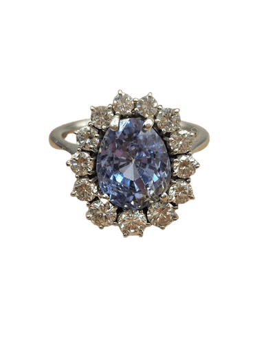 53 Bague marguerite en or blanc, saphir de Ceylan et diamants 58 Facettes CV-087