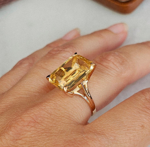 56.5 Bague cocktail vintage en or rose 18 carats et citrine 58 Facettes 681