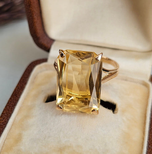 56.5 Bague cocktail vintage en or rose 18 carats et citrine 58 Facettes 681