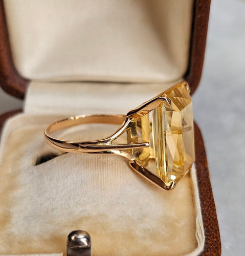 56.5 Bague cocktail vintage en or rose 18 carats et citrine 58 Facettes 681
