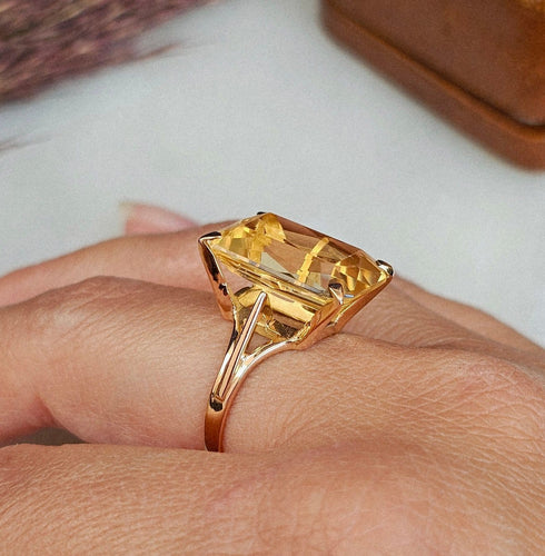 56.5 Bague cocktail vintage en or rose 18 carats et citrine 58 Facettes 681