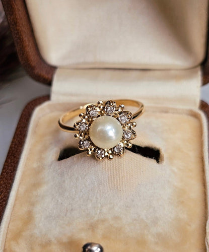 53 Bague en or jaune avec perle et diamants 58 Facettes 739