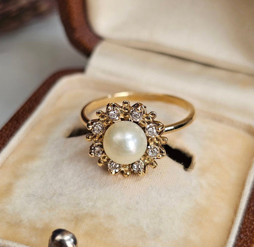 Bague 53 Bague en or jaune avec perle et diamants 58 Facettes 739