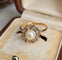 53 Bague en or jaune avec perle et diamants 58 Facettes 739