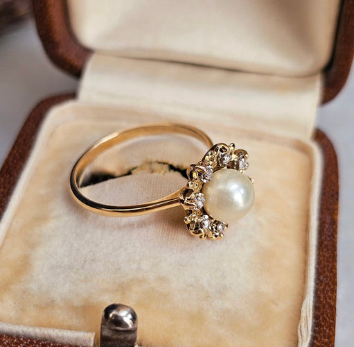Bague 53 Bague en or jaune avec perle et diamants 58 Facettes 739