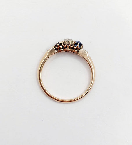 54.5 Bague antique en or rose 14K, diamant taille ancienne et saphirs 58 Facettes A07419