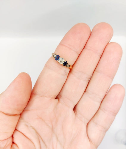 54.5 Bague antique en or rose 14K, diamant taille ancienne et saphirs 58 Facettes A07419
