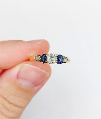 54.5 Bague antique en or rose 14K, diamant taille ancienne et saphirs 58 Facettes A07419