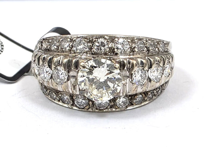 58 Bague en or blanc 18 ct et diamants 58 Facettes 773 D OC