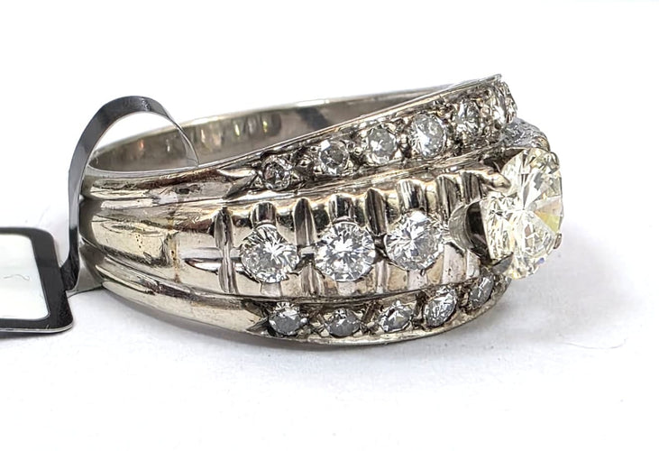 58 Bague en or blanc 18 ct et diamants 58 Facettes 773 D OC