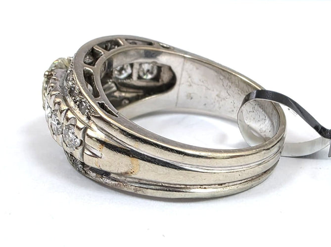 58 Bague en or blanc 18 ct et diamants 58 Facettes 773 D OC