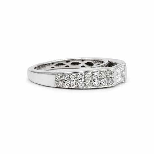 51 Bague en or blanc et diamants 1,20 carat 58 Facettes 1.0001572/1