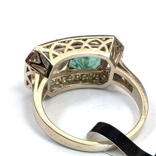 53 Bague en or jaune 18 kt avec diamants et émeraude 58 Facettes 418/26 A