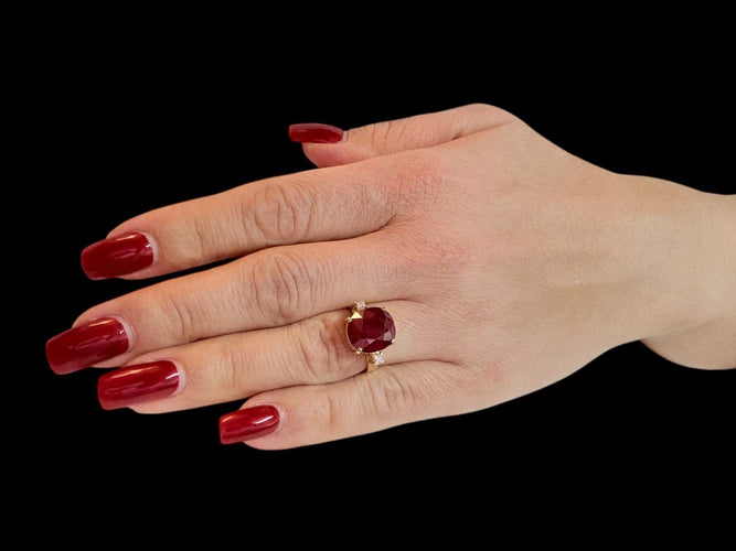 55 Bague cocktail IGI en or jaune, rubis et diamants 58 Facettes A2088
