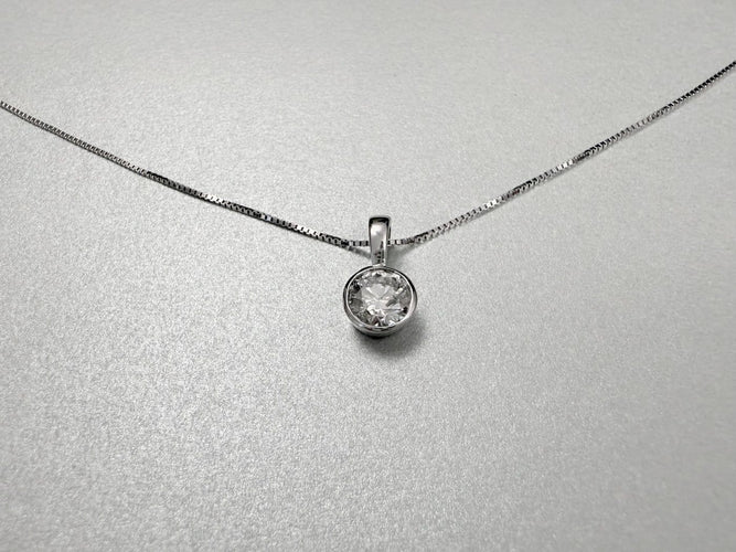 Binder - Collier solitaire en or blanc 14 carats et diamant 1,25 ct 58 Facettes C1594