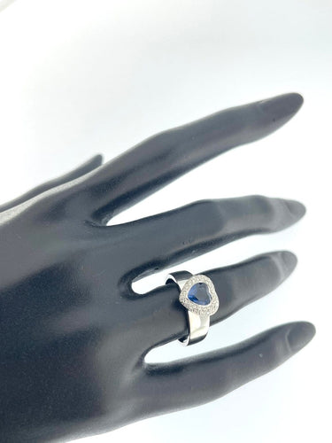 54 Bague cocktail IGI en or blanc avec saphir et diamants 58 Facettes A2092