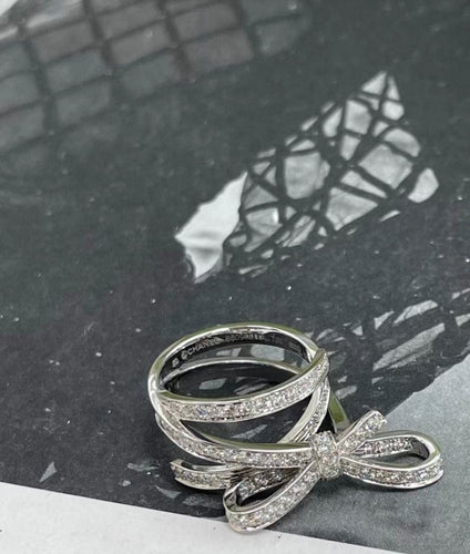 50 Chanel Ruban - Bague en or blanc et diamants 58 Facettes jnci141