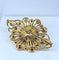 Broche en or jaune avec saphirs, diamants et perle 58 Facettes AB736