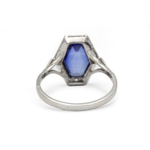 54 Art déco - Bague en or 750, diamants et saphir synthétique 58 Facettes SA051