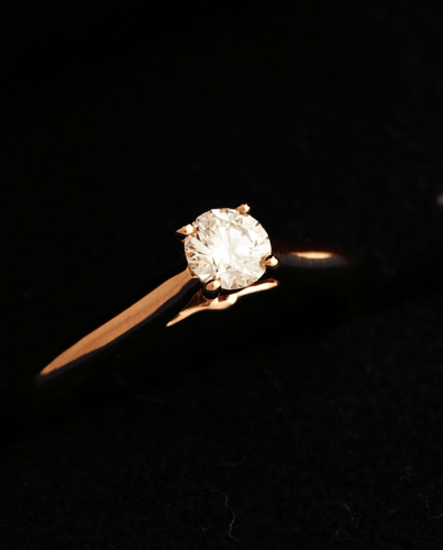 48 Cartier 1895 - Bague solitaire en or jaune et diamant 58 Facettes Cartier YG