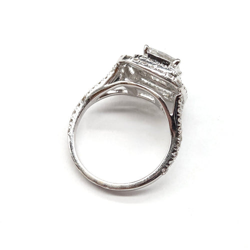 53 Bague diamant princesse en or blanc 18K et diamants 58 Facettes BO/260041