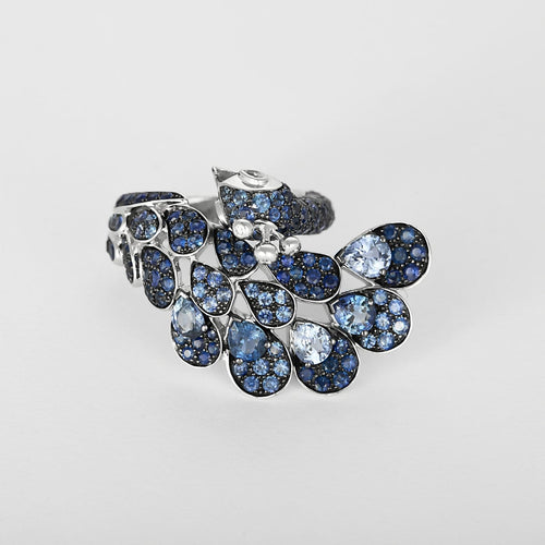 53 Boucheron Héra, Le Paon - Bague en or gris, saphirs et diamants 58 Facettes 58FC61