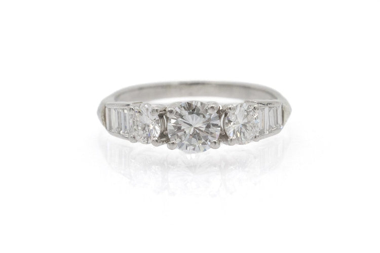 52 Bague en platine et diamants 1,30 ct 58 Facettes 13447