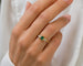 55 Bague vintage en or jaune 18 kt, émeraude et diamants 58 Facettes AN707 P8 (0969)