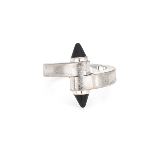 Bague 53 Cartier Menotte - Bague en or blanc 18 ct et onyx, taille 53 58 Facettes G13580