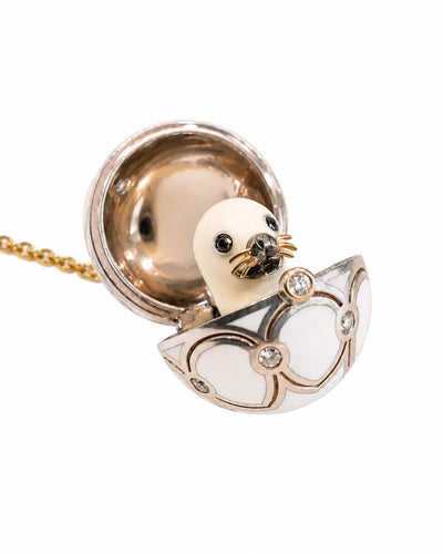 Fabergé - Collier médaillon en or blanc et jaune avec diamants 58 Facettes FAB123