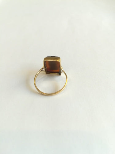55 Bague ancienne en or jaune et agate guerrier grec 58 Facettes 01379