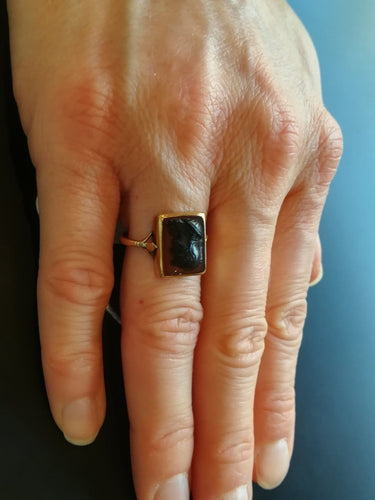 55 Bague ancienne en or jaune et agate guerrier grec 58 Facettes 01379